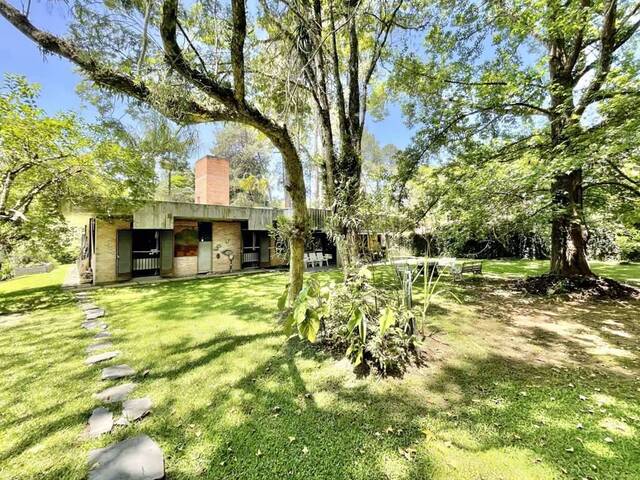 #1105 - Casa em Rua Fechada para Venda em Cotia - SP - 1